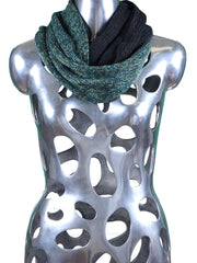 Green infinity scarf in wool/acrylic MAGLIO